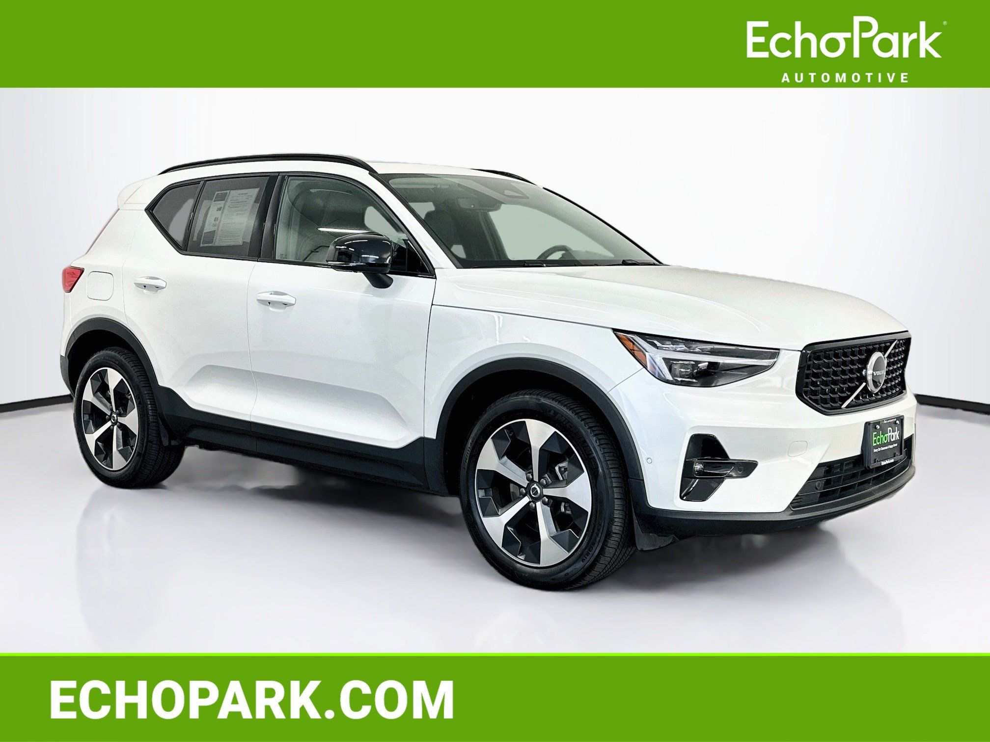 Used 2026 Volvo XC40 B5 Plus AWD/4WD image 1