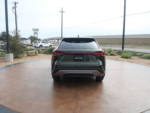 Used 2024 Lexus RX 350 Premium image 3