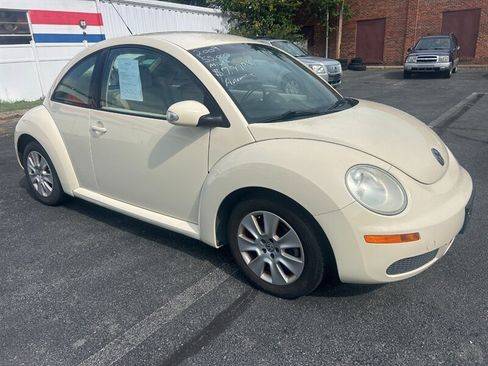 Used 2009 Volkswagen Beetle Coupe FWD image 1