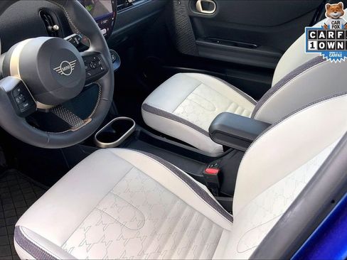 Certified 2025 MINI Cooper 4-Door Hardtop FWD image 16