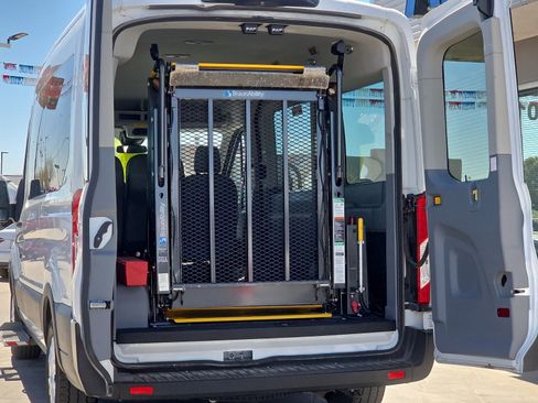 Used 2019 Ford Transit 150 XL image 3