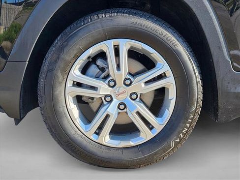 Certified 2024 GMC Terrain SLE image 23