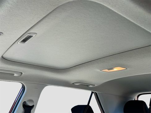 Used 2025 Hyundai Venue SEL image 21