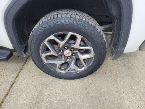 Used 2023 GMC Sierra 1500 SLT image 8