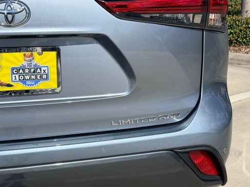 Used 2023 Toyota Highlander Limited image 12