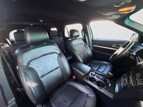 Used 2016 Ford Explorer XLT w/ Equipment Group 202A AWD/4WD image 23