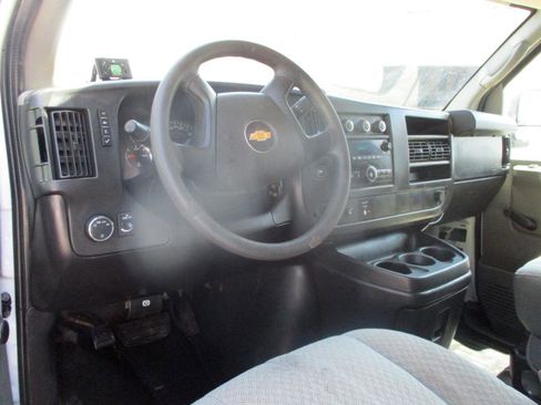 Used 2011 Chevrolet Express 2500 RWD image 7