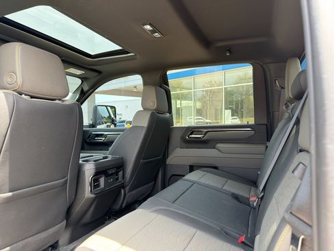 Used 2025 Chevrolet Silverado 2500 ZR2 w/ Technology Package AWD/4WD image 6