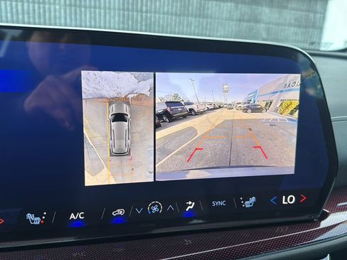 Used 2024 Chevrolet Traverse Z71 w/ LPO, Floor Liner Package image 36