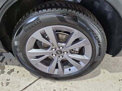 Used 2022 Ford Explorer XLT w/ Equipment Group 202A AWD/4WD image 34