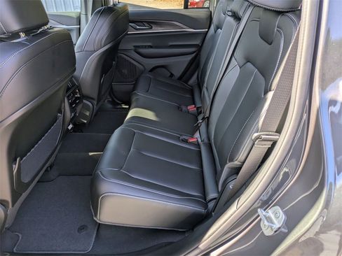 New 2025 Jeep Grand Cherokee Limited image 30