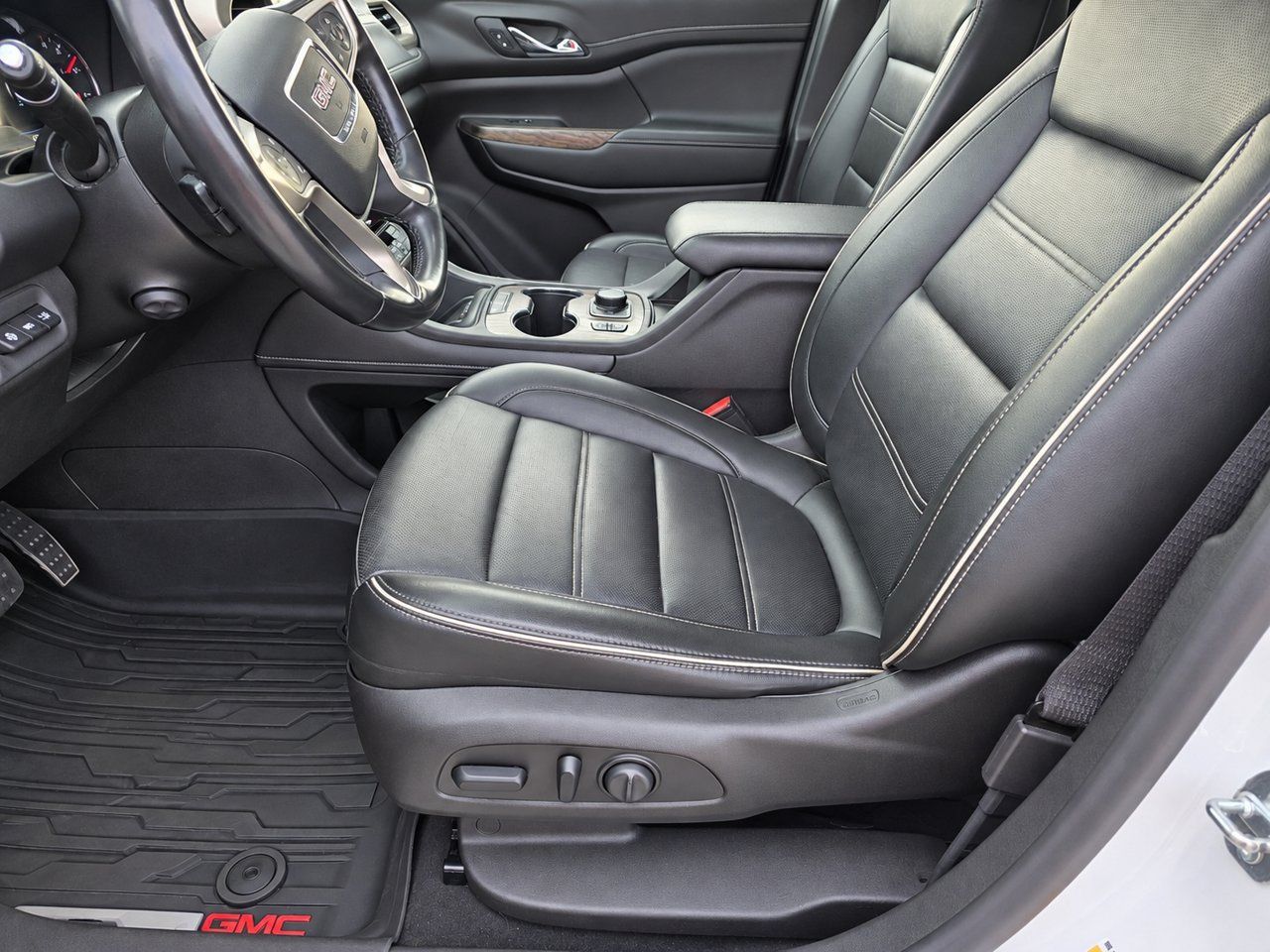 Used 2021 GMC Acadia Denali w/ Denali Technology Package FWD image 15