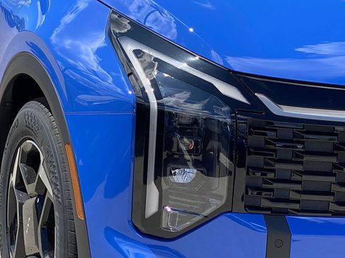 New 2026 Kia Sportage EX FWD image 8