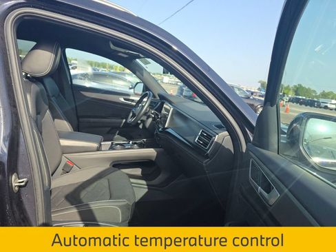 Used 2025 Volkswagen Atlas Cross Sport SE FWD image 11