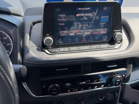 Used 2025 Nissan Rogue SV w/ SV Premium Package FWD image 8