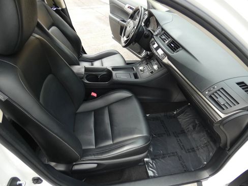 Used 2015 Lexus CT 200h image 28