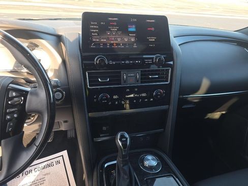 Used 2024 INFINITI QX80 Sensory image 10