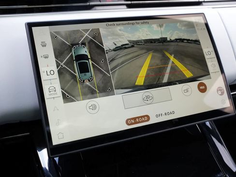 Used 2025 Land Rover Range Rover Sport Dynamic SE image 14