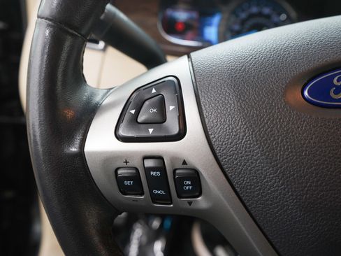 Used 2015 Ford Taurus Limited FWD image 23