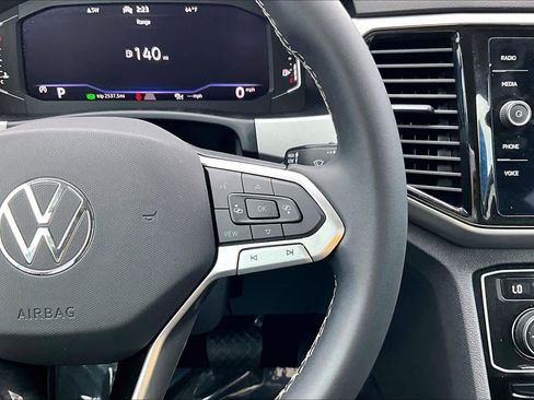 Used 2023 Volkswagen Atlas SE image 25