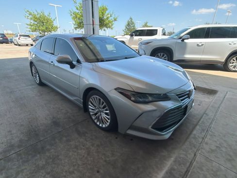Used 2020 Toyota Avalon Limited w/ Advanced Safety Package FWD image 11