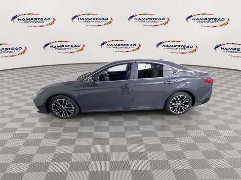 Used 2025 Toyota Camry XLE FWD image 5