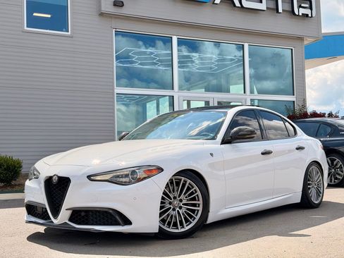 Used 2017 Alfa Romeo Giulia Ti RWD image 4
