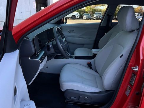 Used 2025 Hyundai Kona SEL image 9