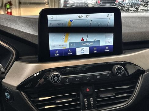 Used 2021 Ford Escape SE w/ SE Sport Appearance Package image 21