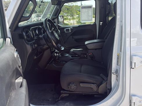 Used 2022 Jeep Gladiator Sport AWD/4WD image 9