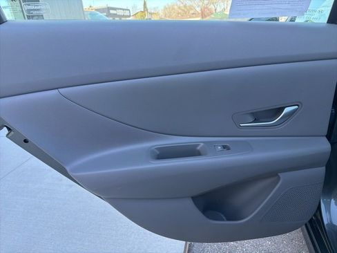 Used 2024 Hyundai Elantra SEL image 17