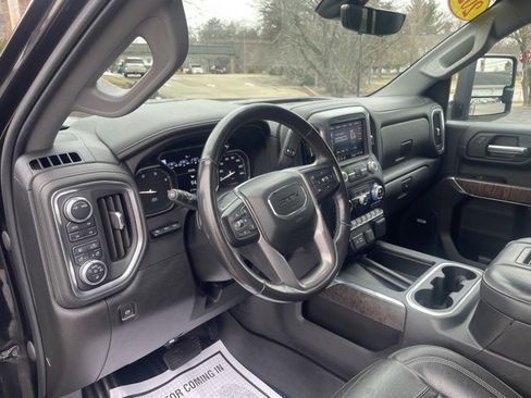 Used 2022 GMC Sierra 2500 Denali w/ Denali Black Diamond Edition image 13
