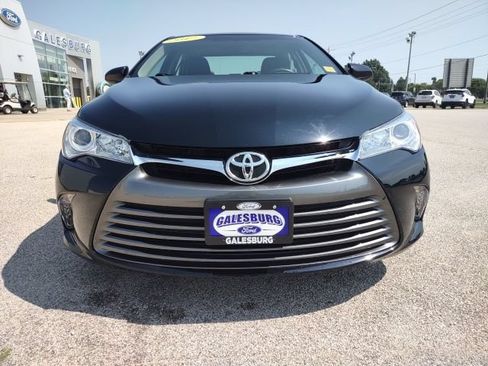 Used 2017 Toyota Camry XLE w/ Moonroof Package FWD image 9