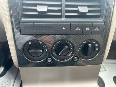 Used 2006 Ford Explorer XLT AWD/4WD image 24