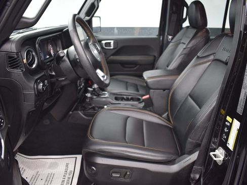 Used 2024 Jeep Wrangler Unlimited Sahara w/ Technology Group AWD/4WD image 14