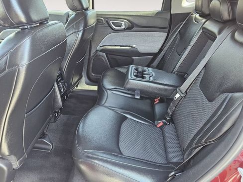 Used 2022 Jeep Compass Latitude w/ Sun and Sound Group AWD/4WD image 27