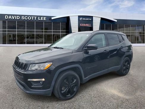 Used 2018 Jeep Compass Latitude FWD image 2