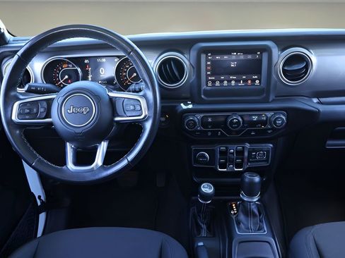 Used 2021 Jeep Wrangler Unlimited Sahara AWD/4WD image 13