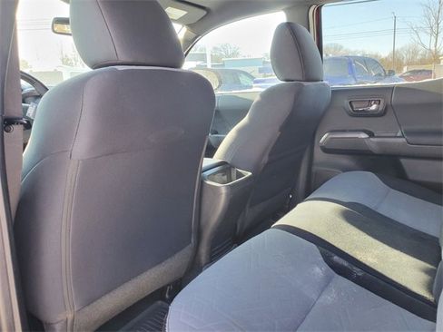 Used 2022 Toyota Tacoma TRD Off-Road image 11