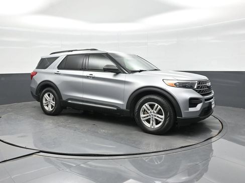 Used 2021 Ford Explorer XLT RWD image 18