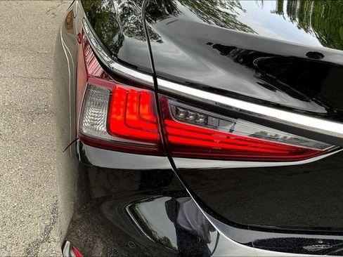 Certified 2024 Lexus ES 250 w/ Premium Package AWD/4WD image 23