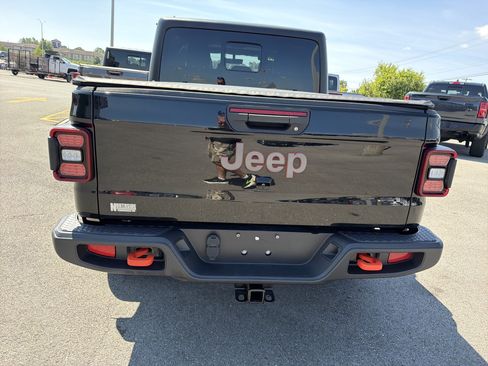 Used 2022 Jeep Gladiator Mojave w/ LED Lighting Group AWD/4WD image 8