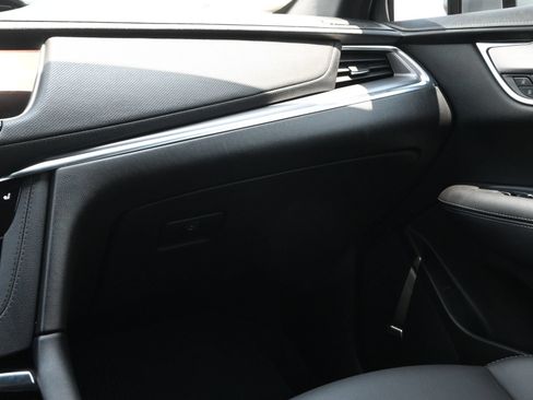 Used 2025 Cadillac XT5 Luxury w/ LPO, Floor Liner Package FWD image 9