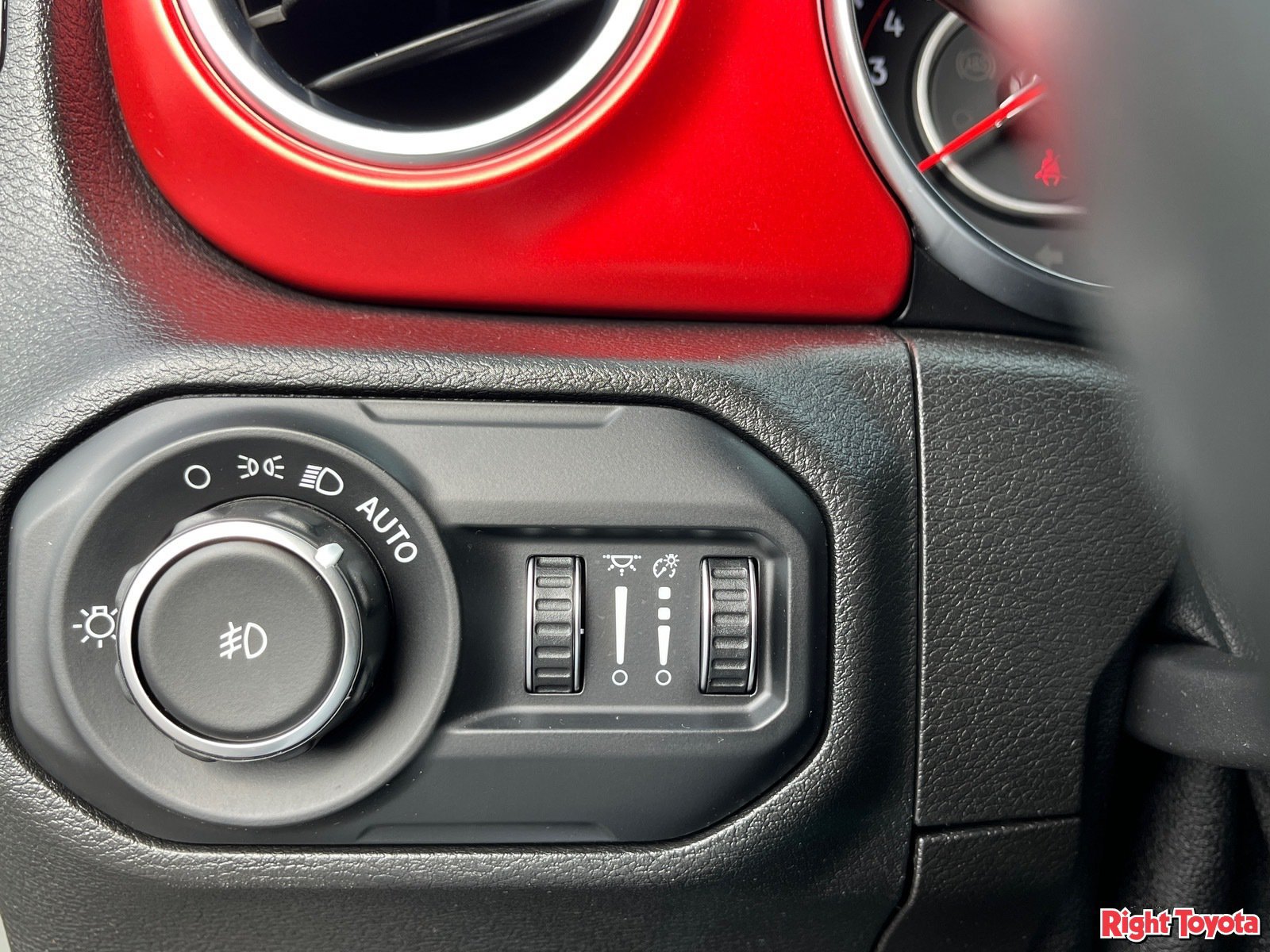 Used 2021 Jeep Wrangler Rubicon AWD/4WD image 32