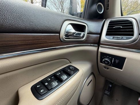 Used 2016 Jeep Grand Cherokee Overland w/ Advanced Technology Group image 26