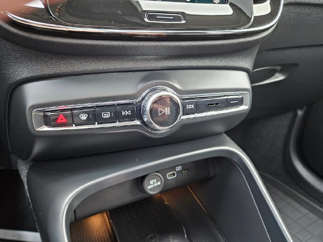 Used 2024 Volvo XC40 B5 Plus w/ Climate Package AWD/4WD image 26