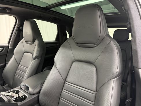 Certified 2023 Porsche Cayenne Turbo S image 33