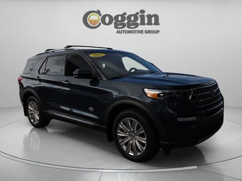 Used 2023 Ford Explorer King Ranch w/ Premium Technology Package AWD/4WD image 7