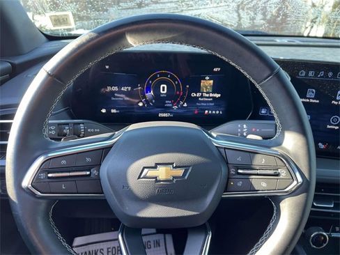 Certified 2025 Chevrolet Traverse LT image 24