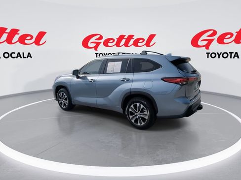 Used 2022 Toyota Highlander XLE image 6